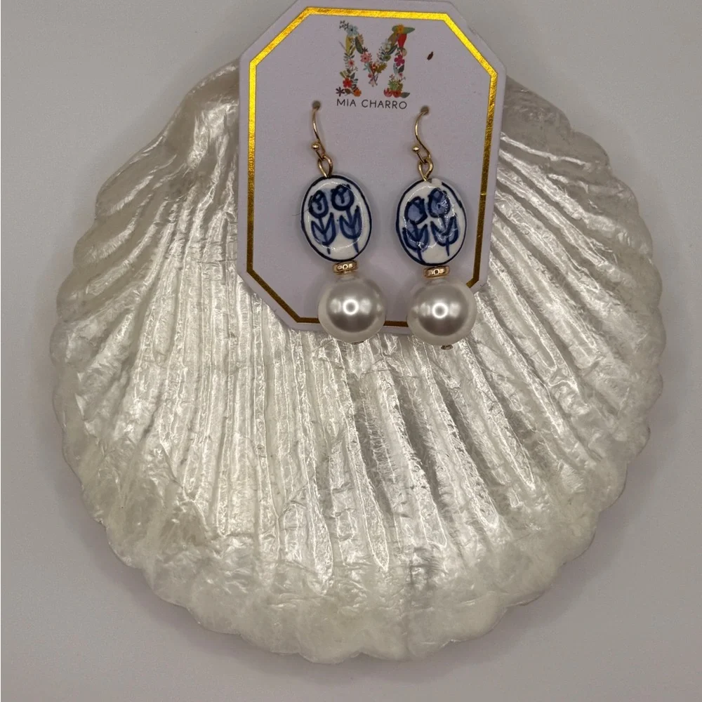 Elegant Blue and White Dangle Earrings with Pearl Accents - Picture 3 of 3